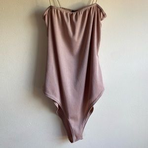 Boohoo light pink body suit (M)